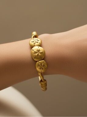 Alex and Ani Sand Dollar Expandable Wire Bangle Bracelet